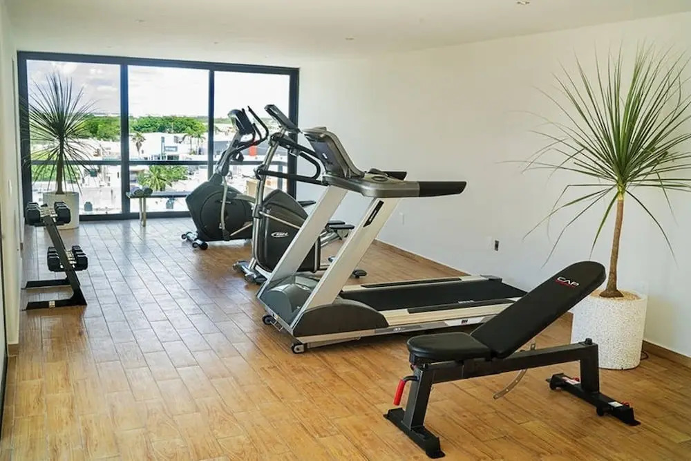 2BR With Rooftop Pool in Great Location! A/c!