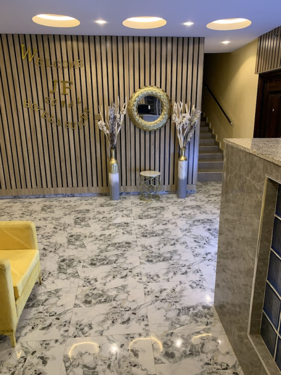 Jf Royal Hotel & Suites