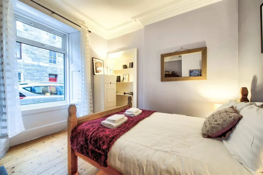 Lovely 2bdr Apartment in West End for 4 Guests!