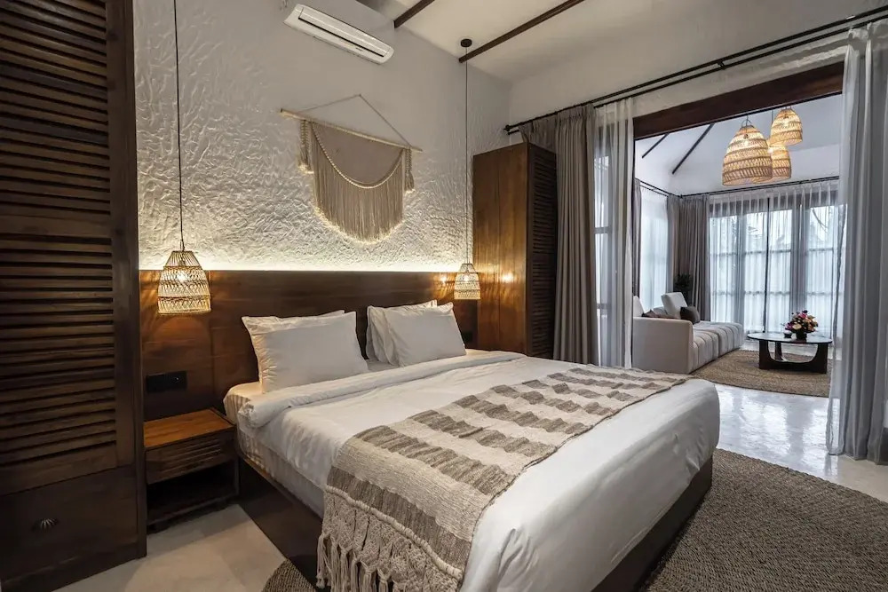 Moonlight by EVDEkimi - Stylish 2BR escape with Tropical garden and Pool