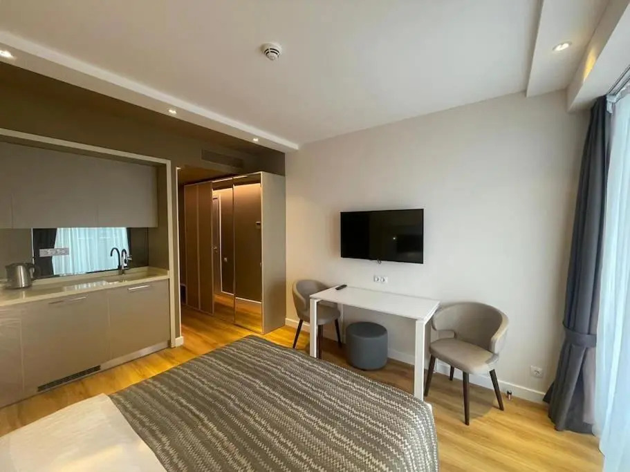 Leo Group Luxury Apartment 2426 Alliance Palace