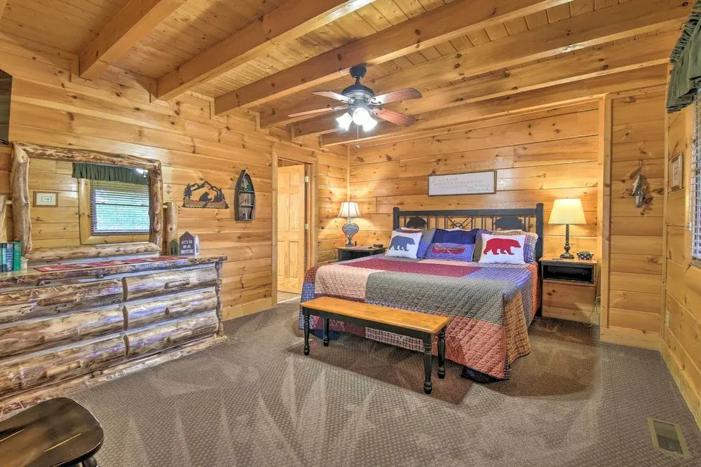 'cubbies Cabin' w/ Hot Tub ~ 7 Mi to Dollywood!