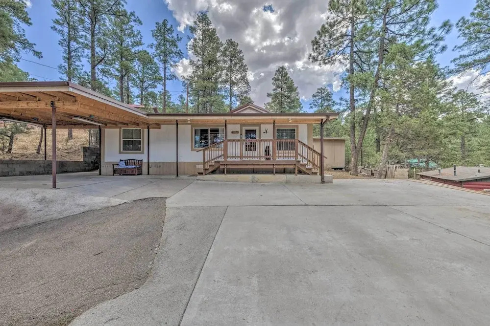 'raven Hill Retreat' ~ Close to Midtown!