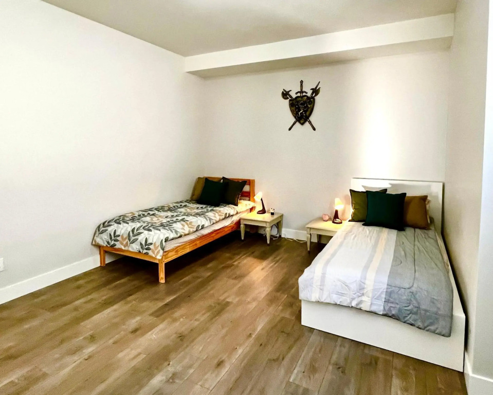 Kelowna new lake view 2bedroom suite close BIG WHITE