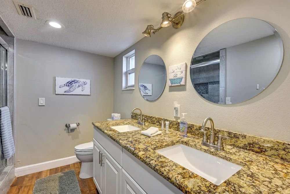 Dock & Beautiful Views! Spacious Bellows Lake Gem