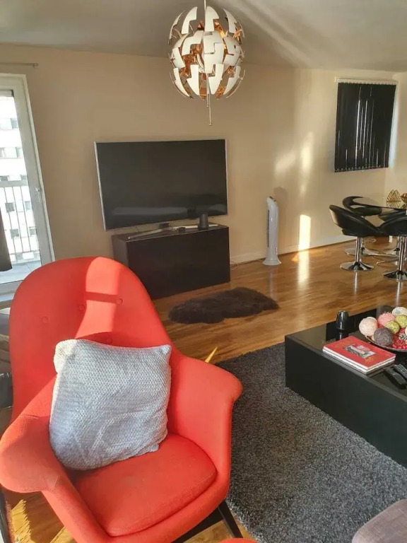 AFFLUENT APARTMENTS riverside Sark tower