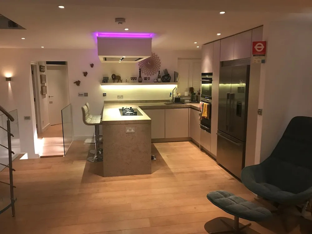 2 Bedroom Apartment In London With Roof Top