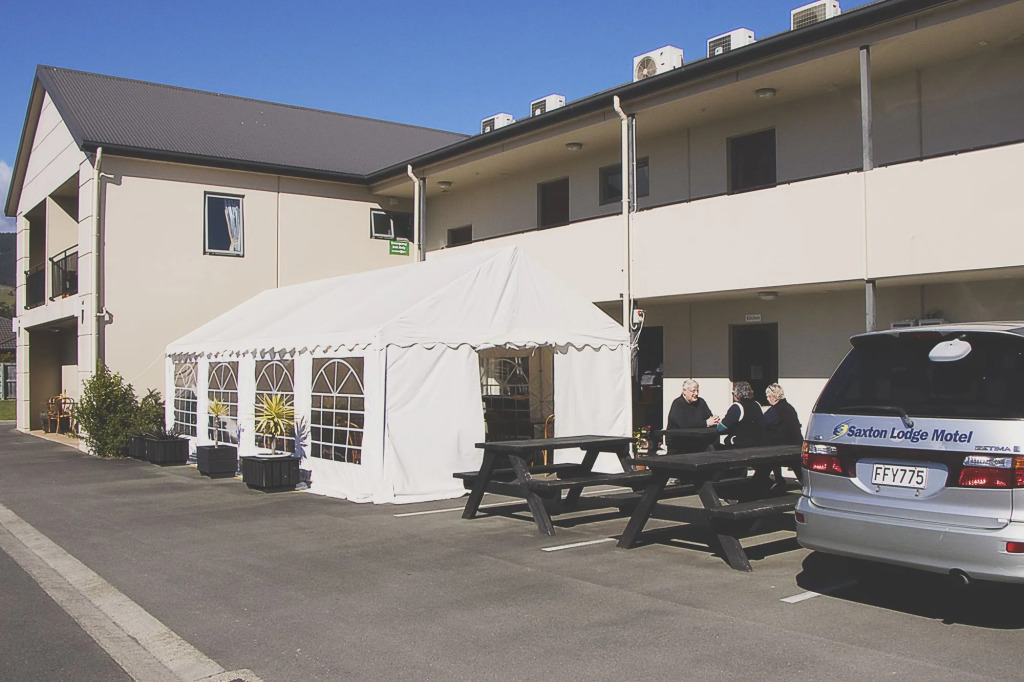 Saxton Lodge