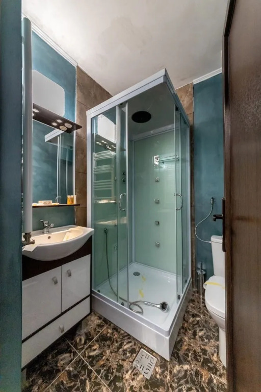 Suru Hotel & Restaurant