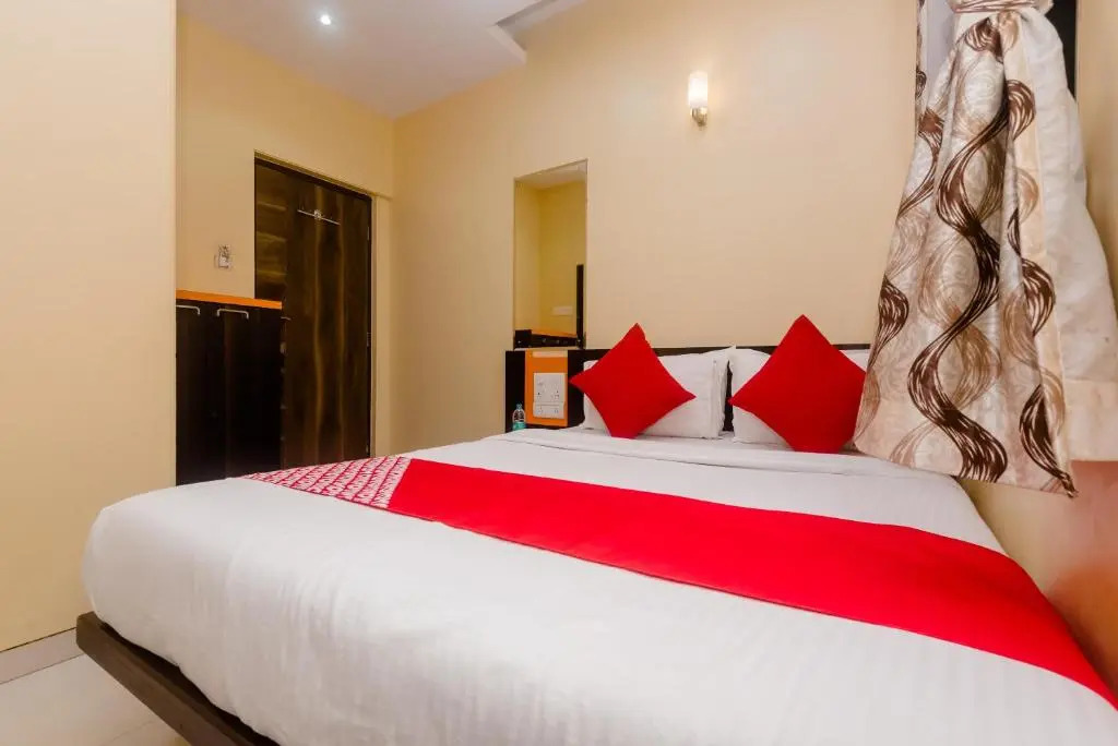 OYO 5352 Hotel Airport Metro