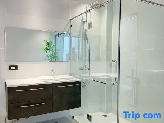 Luxury pool villa near Chiang Mai Old City, 4 bedrooms and 5 bathrooms