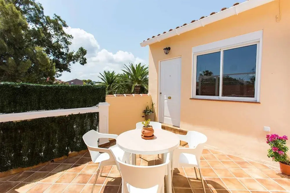 Apartment With air Conditioning, Parking and Wi-fi