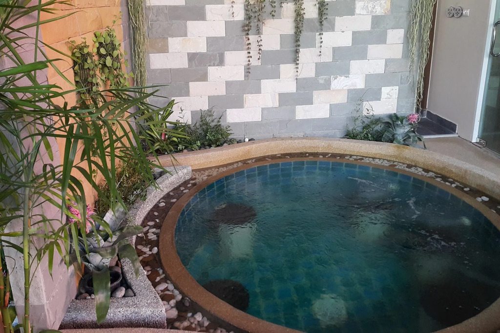 The Train Resort - Your Relaxing Resort with Large Pool & Jacuzzi