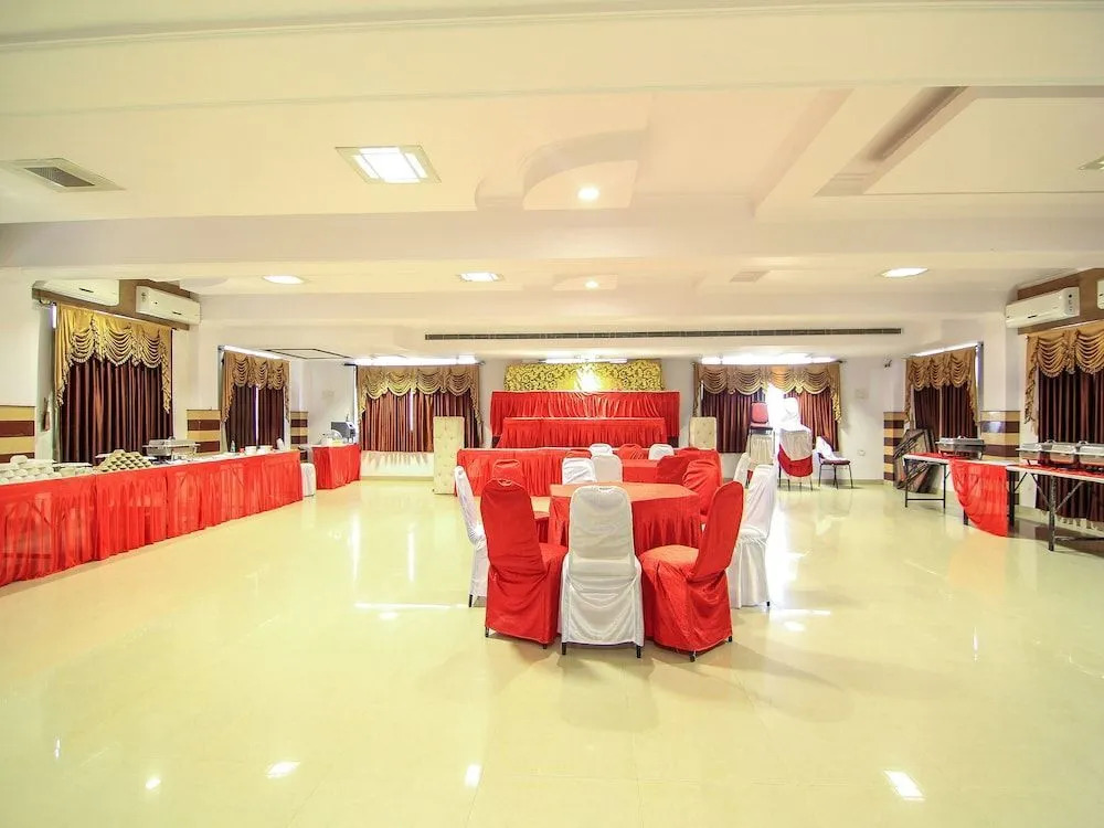 OYO Townhouse 183 Function Inn