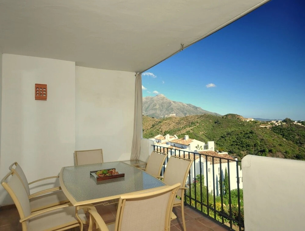 Apartment With 2 Bedrooms in Benahavís, With Wonderful Mountain View,