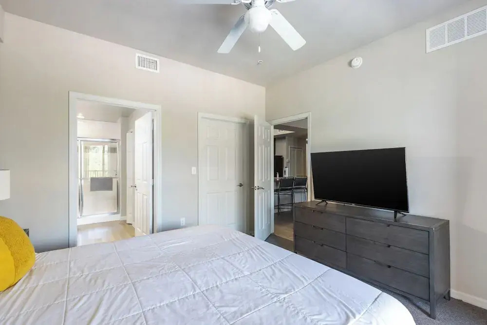 Landing Stylish 1BD Game Room Yoga Studio