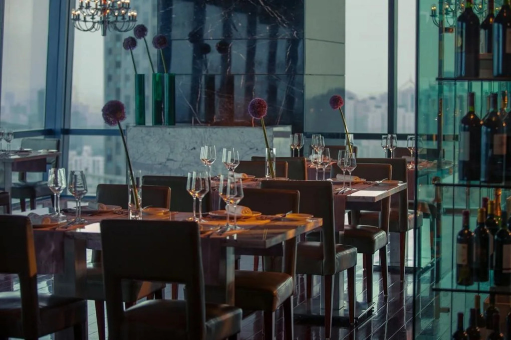 Renaissance Shanghai Zhongshan Park Skyline Hotel