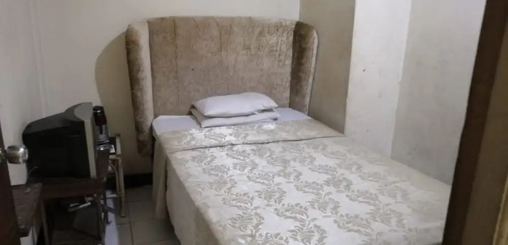 Hotel Metro by OYO Rooms