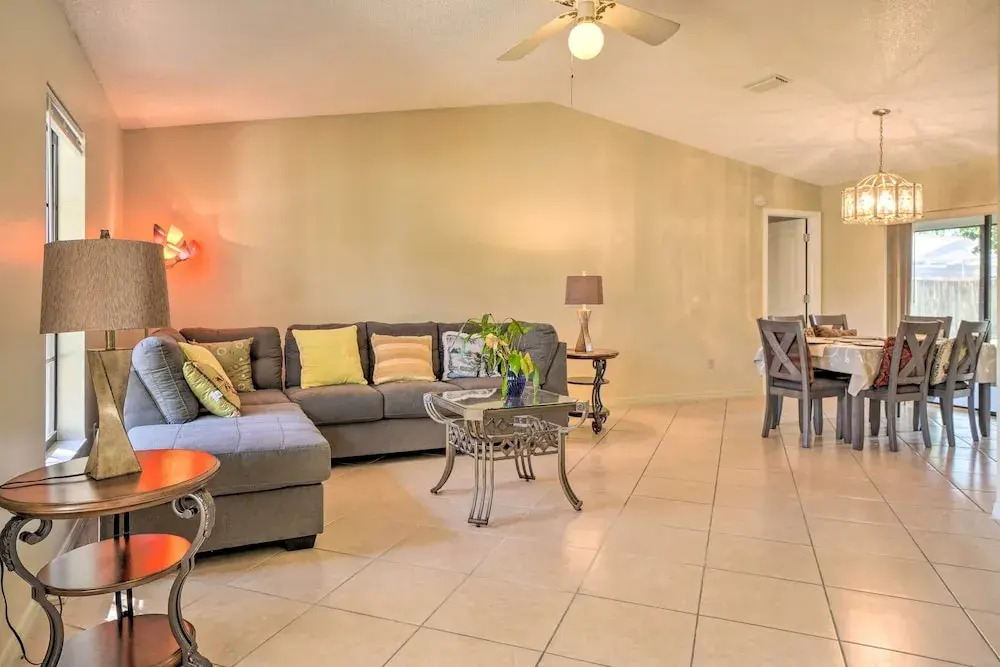 3 Mi to Philippe Park & Pier: Stunning Retreat