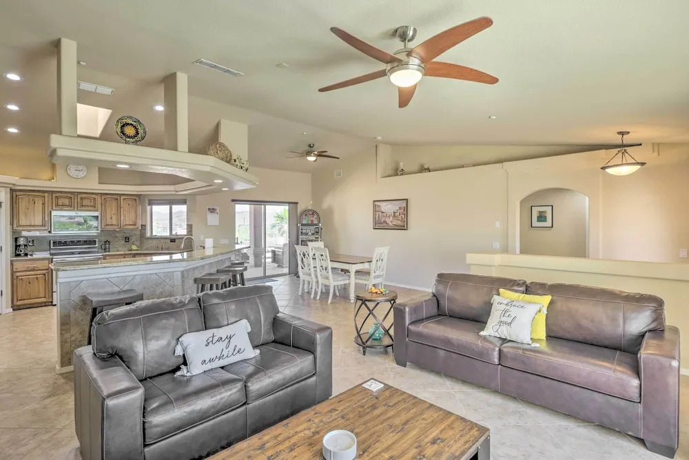 2 Mi to London Bridge: Lake Havasu Getaway