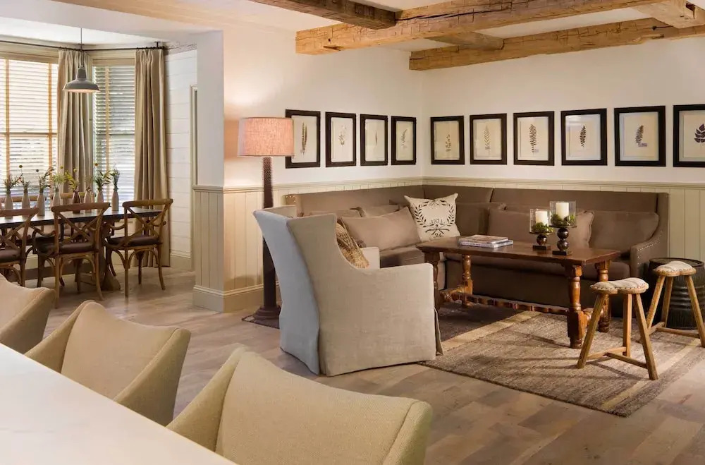 Eleven Scarp Ridge Lodge