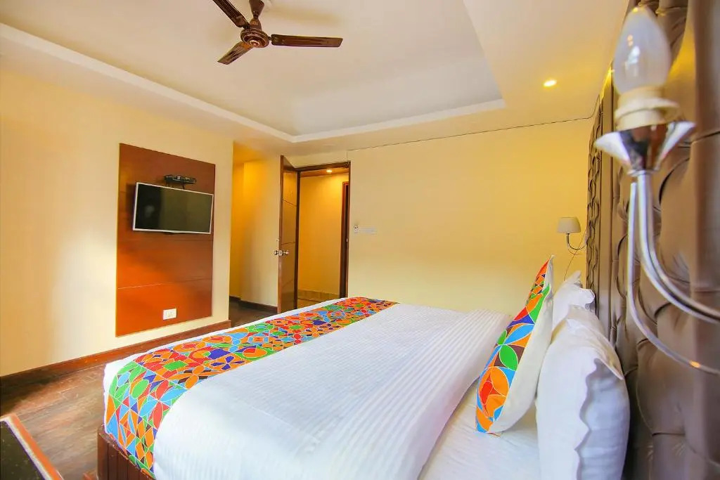 Fabhotel Dwaper