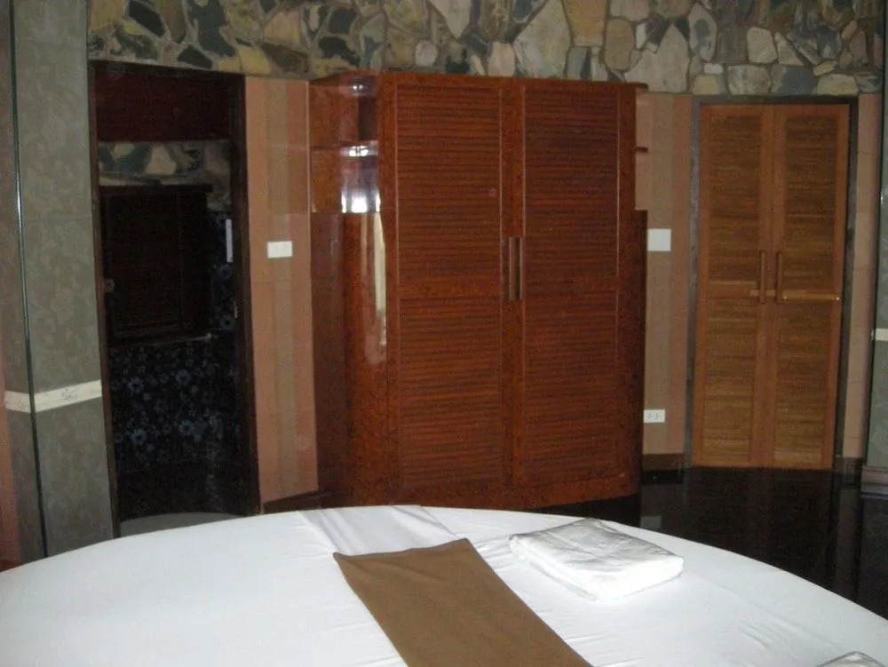 Two Tiger Resort & Spa