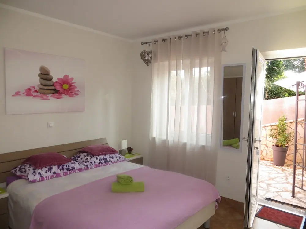 F&R Rooms