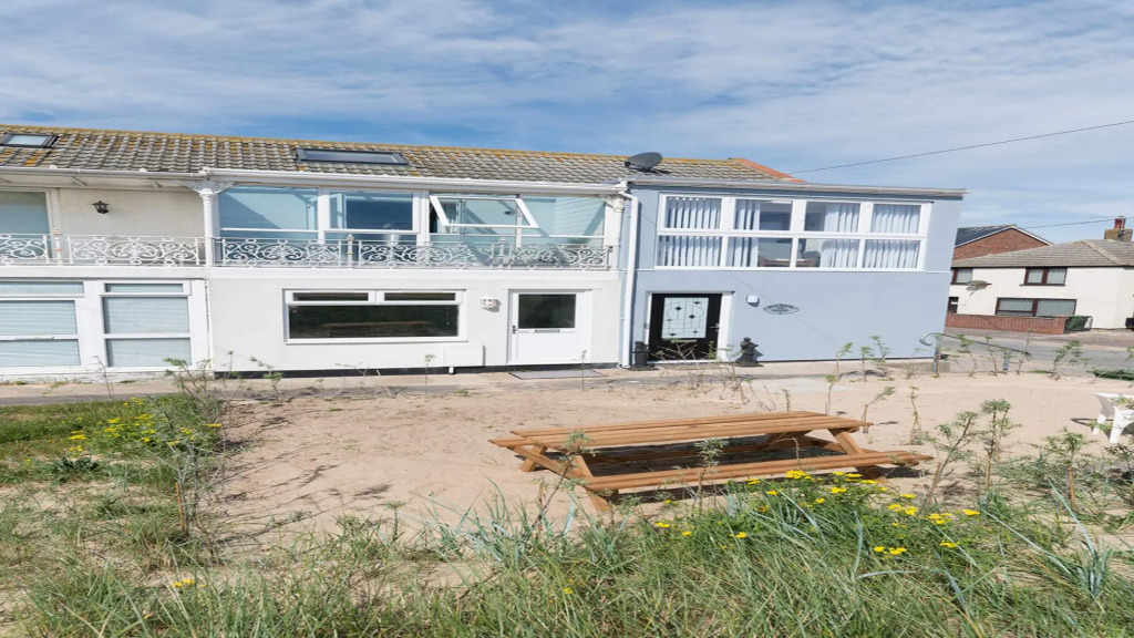 Stunning Beach House On the Beach