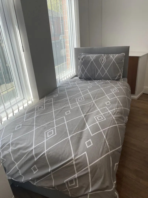 Large 3 bed House Sleep 10 Anfield Liverpool
