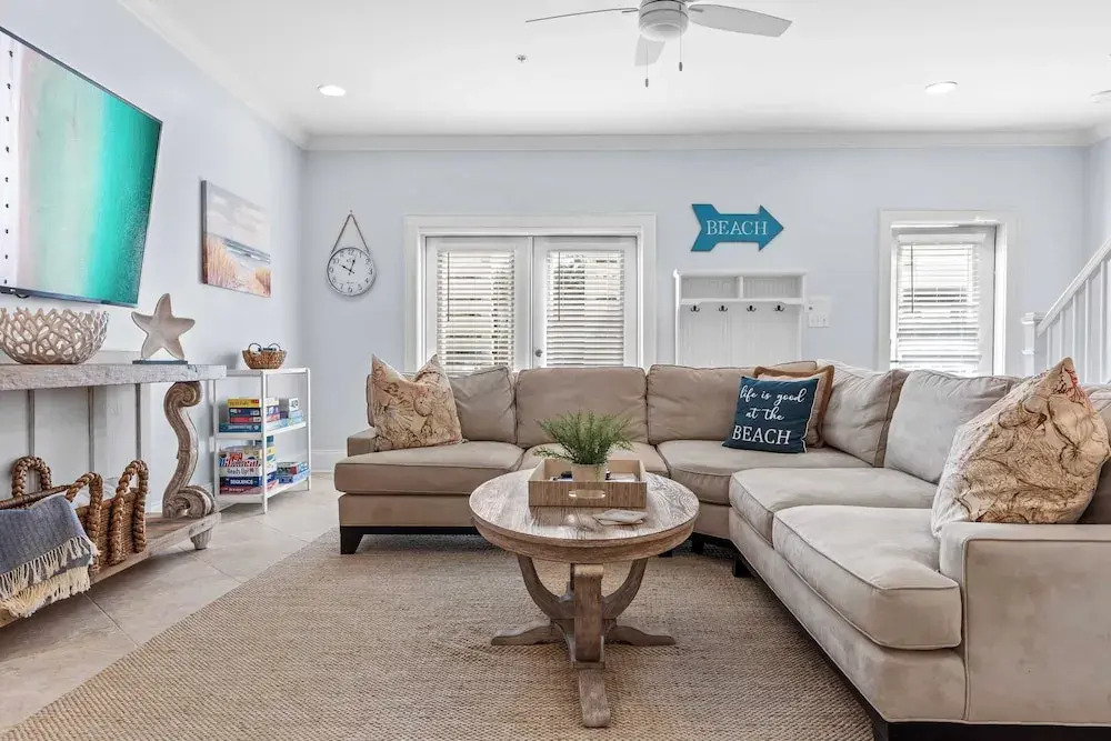 Emerald Paradise 2 Blocks to Beach Rooftop Patio + Pool Access Sleeps 10