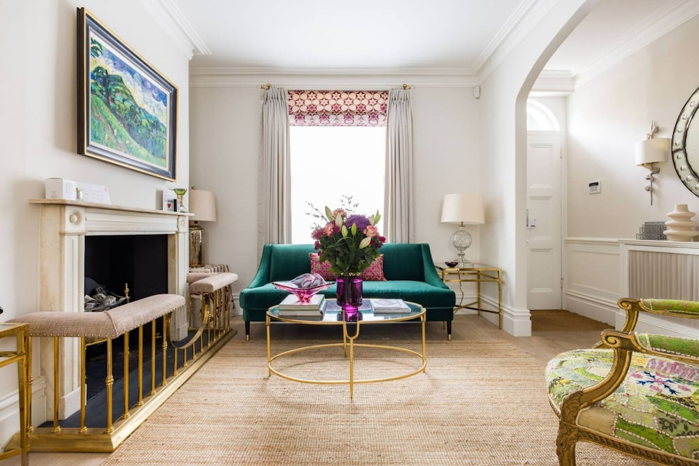 The Impressionist s Fireplace 4 BR Home in Chelsea