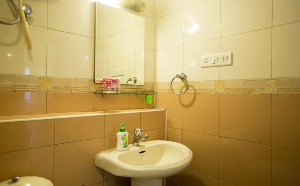 Mint Queensway Suites (Opp to Ulsoor Boat Club)