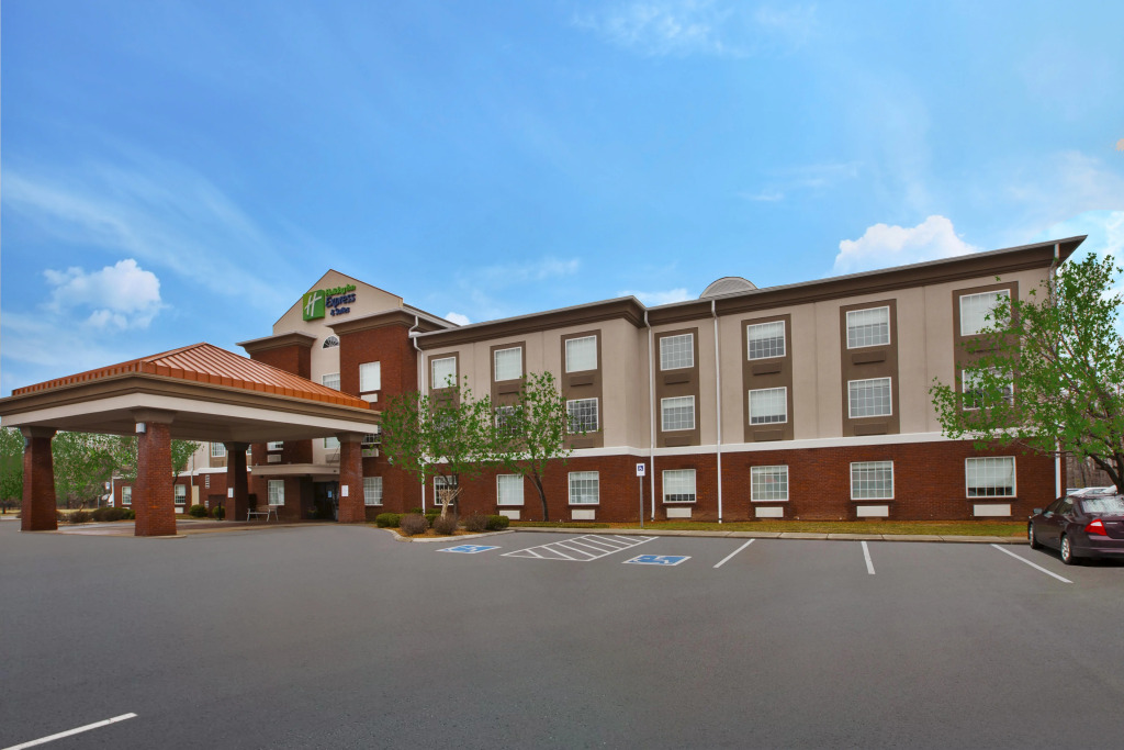 Holiday Inn Express & Suites Manchester by IHG
