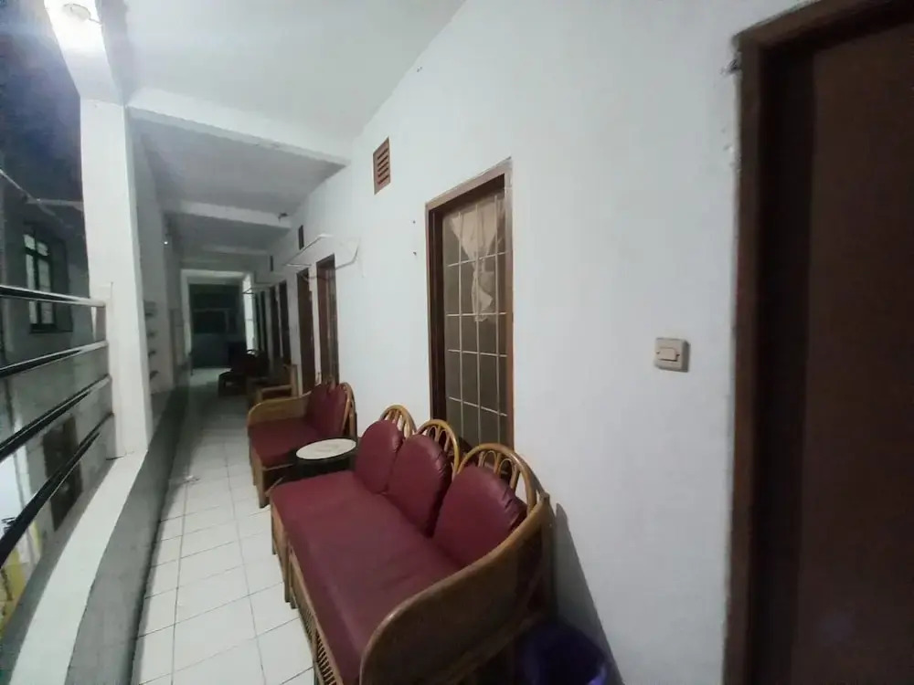 OYO 95096 Dewi Sudirman Guest House