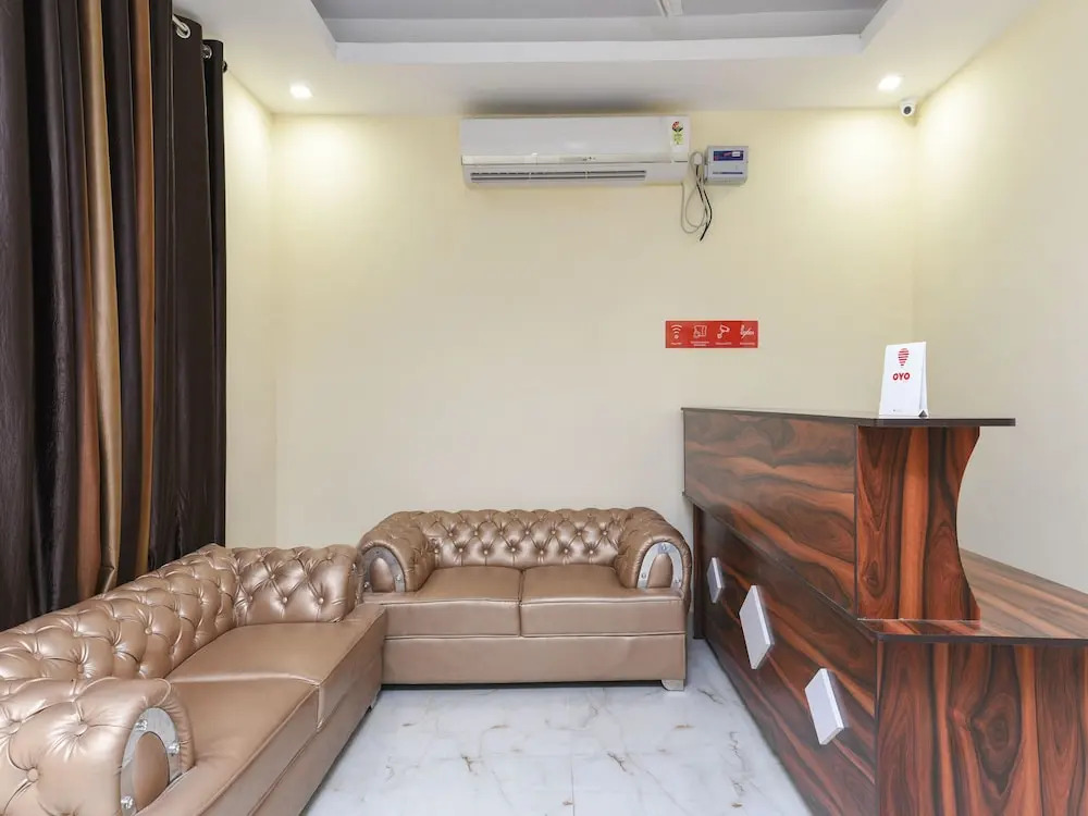 OYO 15834 Shubhangni Residency