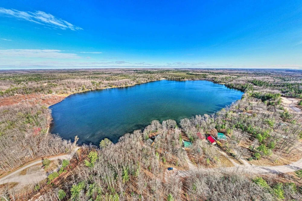 Lakefront Hawks Getaway - Fire Pit & Kayaks!