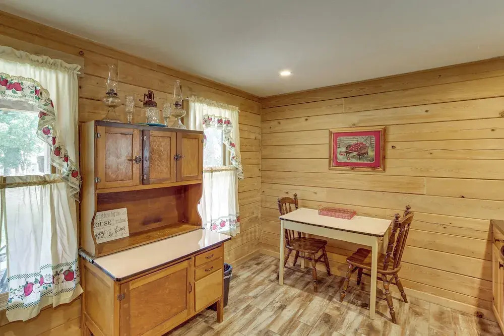Quiet Hollister Cabin: Walk to Lake Taneycomo