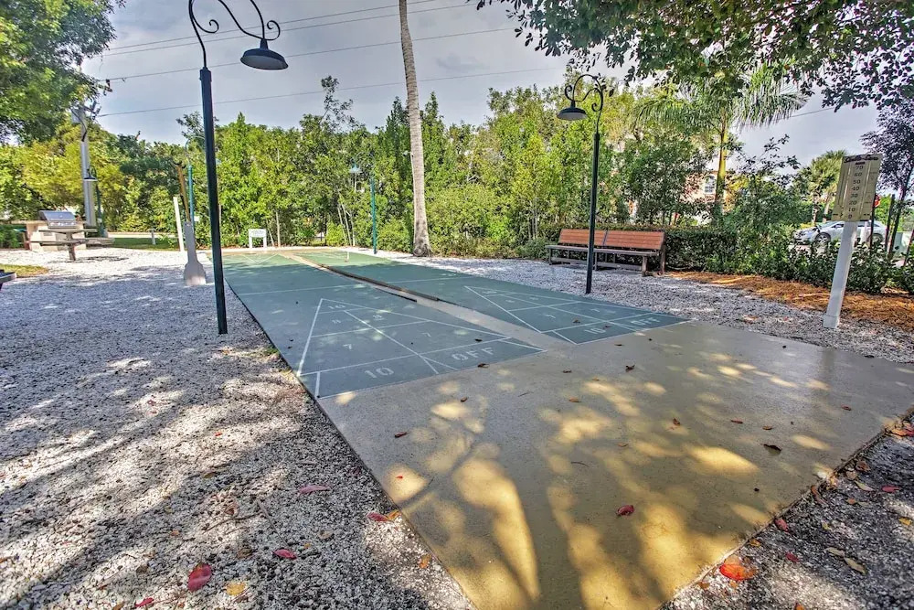 Sanibel Island Studio: Pool Access, Walk to Beach