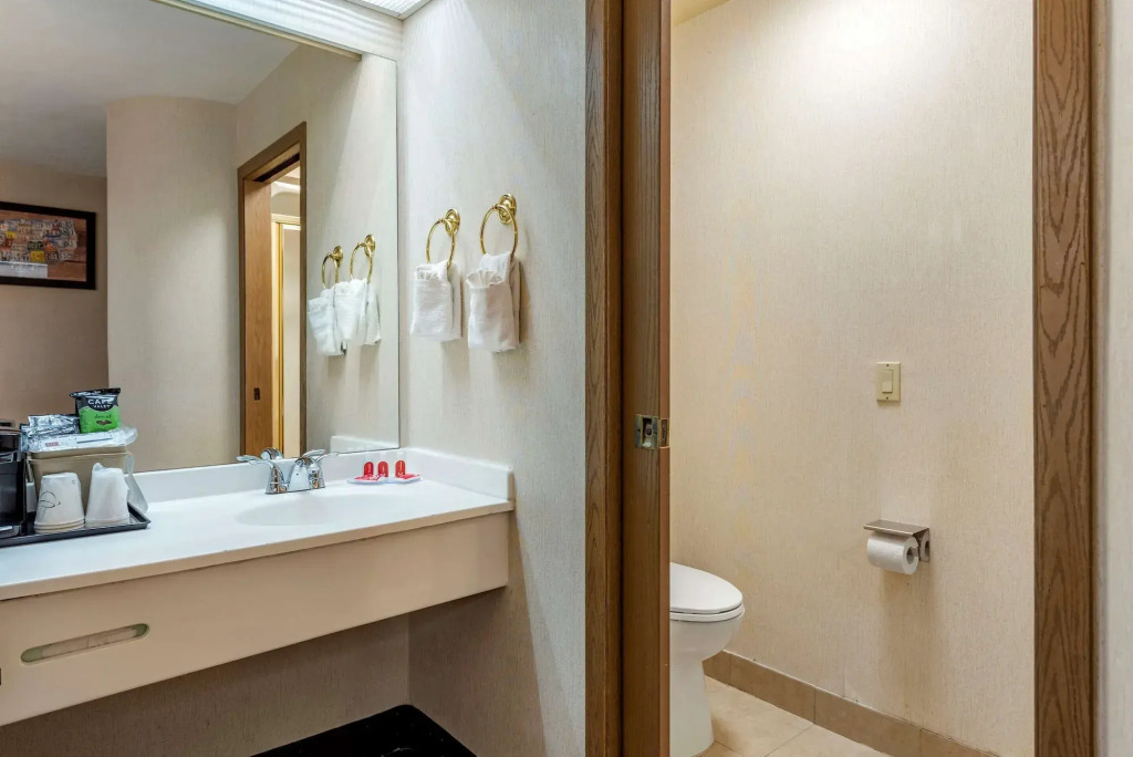 Econo Lodge North Academy