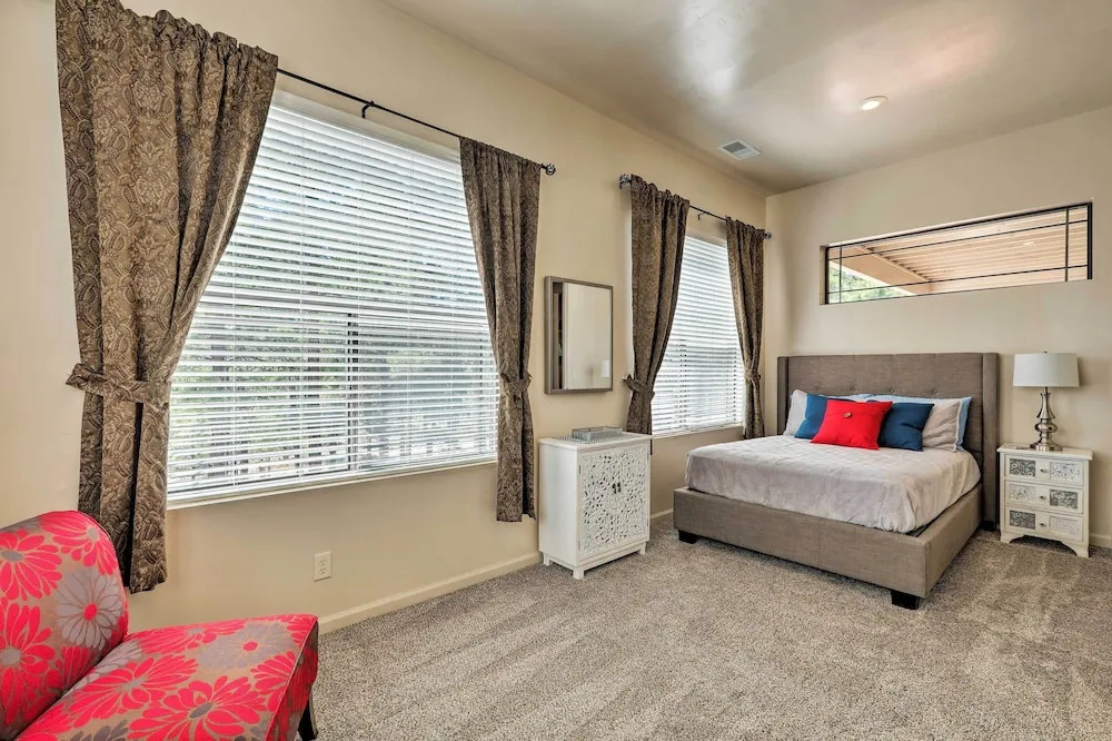 Spacious Flagstaff Home With Fire Pit & Game Room!
