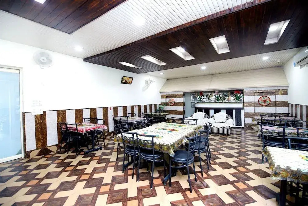 Mr Shawarma Family Restaurant & Hotel by OYO Rooms