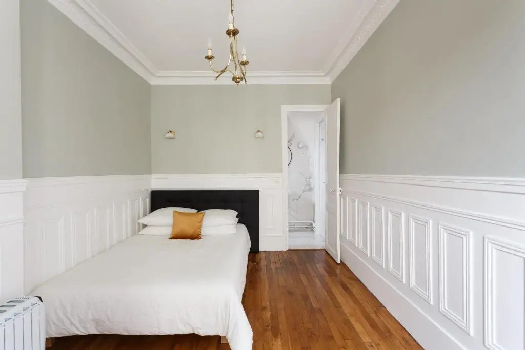 Bright and Newly Renovated 2 Bedroom Apartment, Hip & Central Paris, Montmartre-Opera