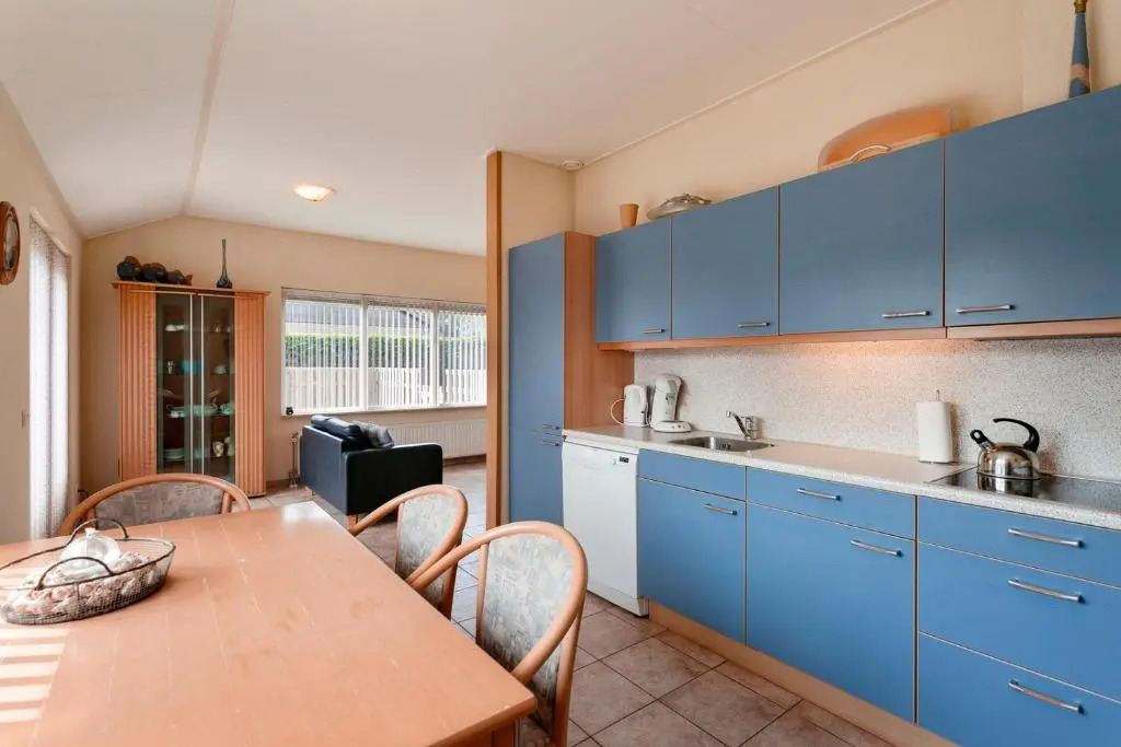 Bungalow Pinusoord 3 - Ouddorp near the beach with big garden