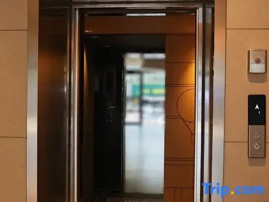 Homeinn Selected Hotel (Qiqihar Central Plaza Longsha Night Market)