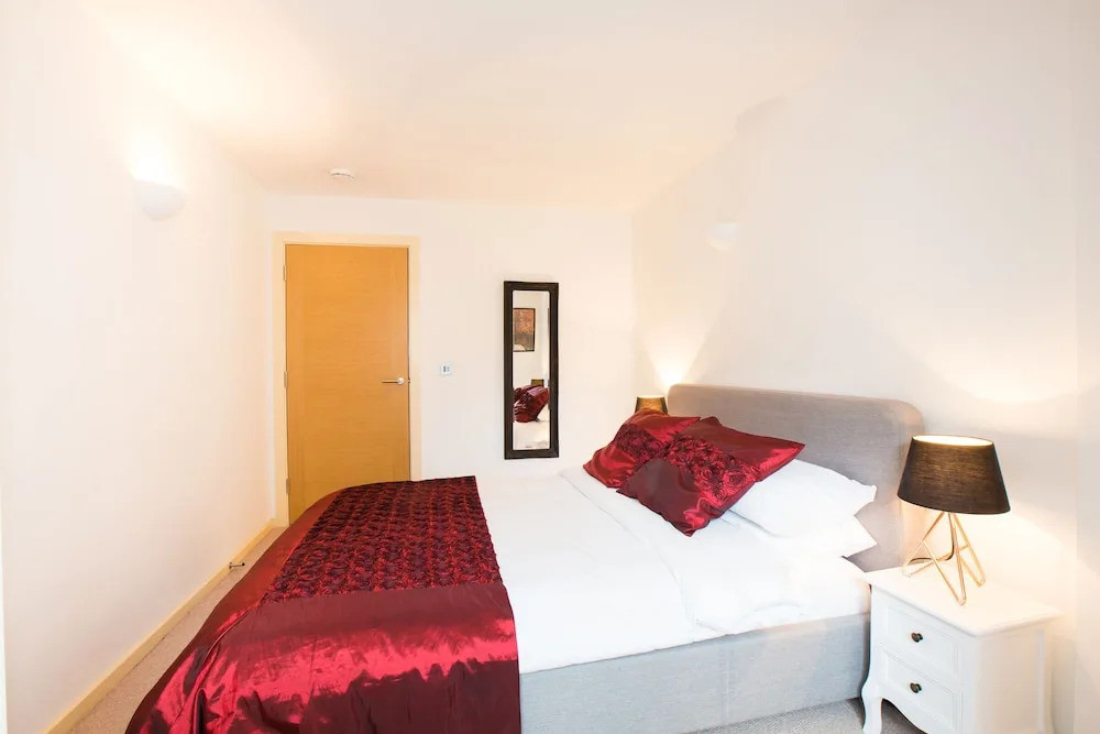 Spacious 1 Bedroom Apartment in Kensington - A3