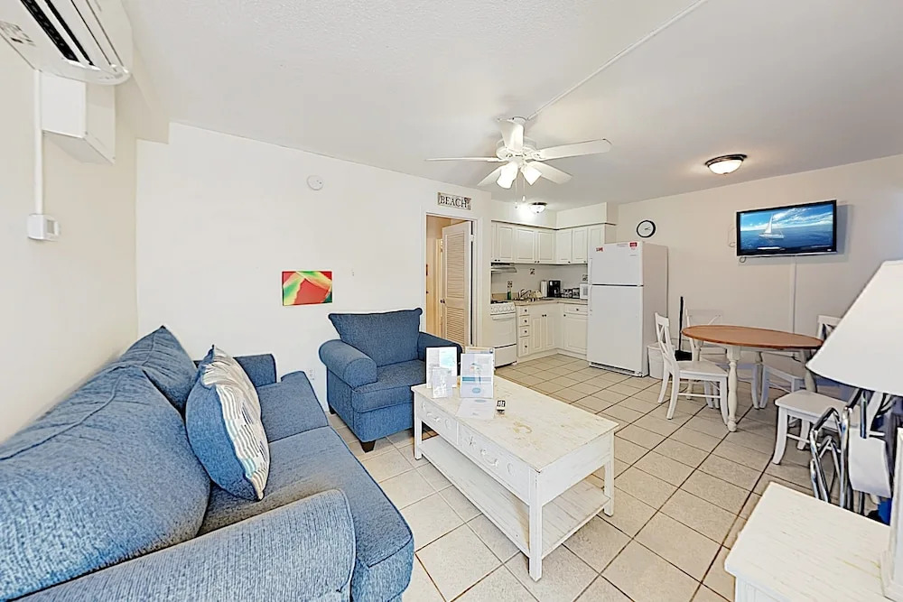 New Listing! Island Escape Steps To Stunning Beach 1 Bedroom Apts