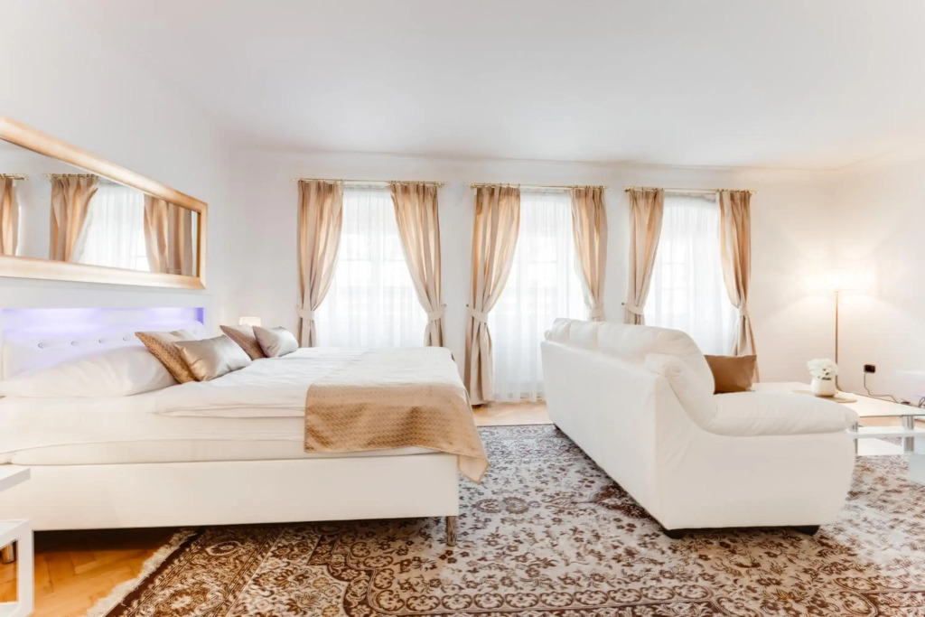 Charles Bridge Royal Apartment - Castle District