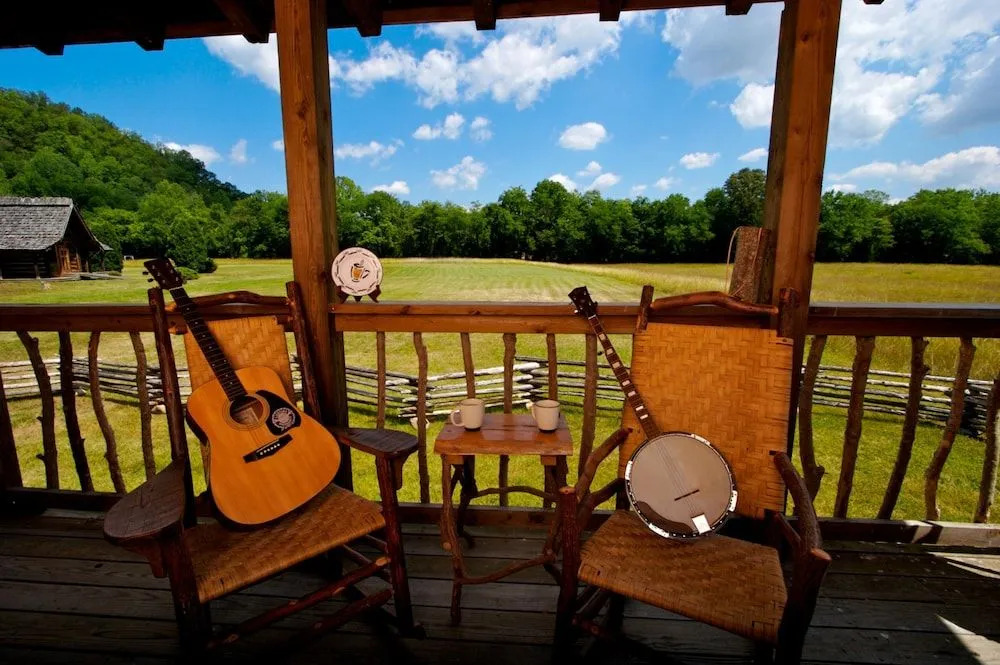 Creekwalk Inn and Cabins