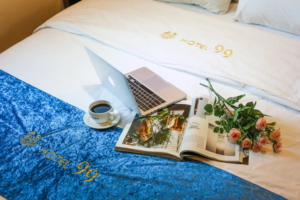 Hotel 99